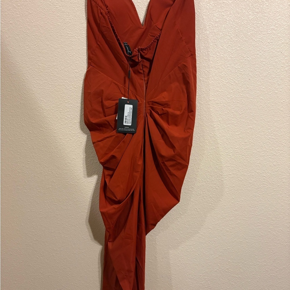 PrettyLittleThing Strapless Dress in Rich Rust - Picture 5 of 6